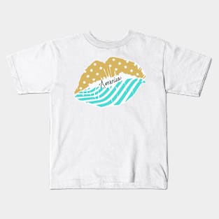 America kiss teal Kids T-Shirt